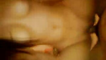 MILF باریک با سینه های گرد در ممه سکسی گنده جلسه امتحان مضحک است