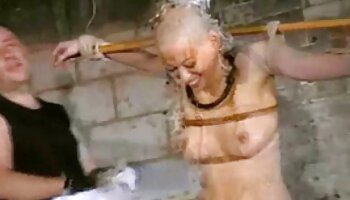 نوجوان شلخته Zsofia آرامش را برای معلولین شاخی به ارمغان می آورد ممه خوردن فیلم
