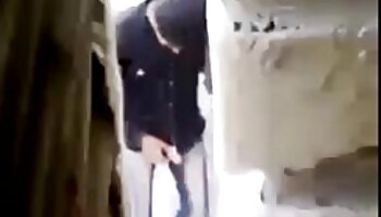 الاغ حبابی ممه خوردن مرد غول پیکر دختر سیاه نژادی
