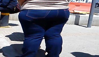 دختر استف ممه سکسی خوردن می خواهد ماشین را به امانت بگیرد و شما را مسخره می کند.