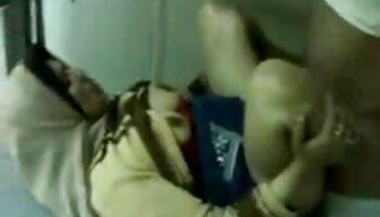 سبزه دوست پسر را با ناپدری قدیمی کون بزرگ ممه بزرگ اش خیانت می کند